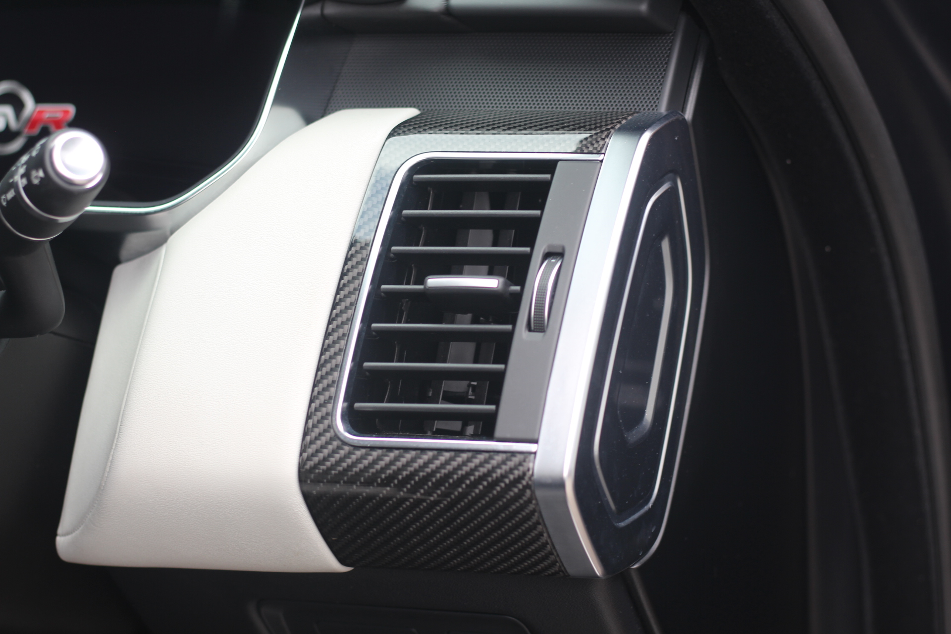 2020 (20) Land Rover Range Rover Sport 5.0 P575 V8 SVR Auto 4WD Euro 6 (s/s) 5dr