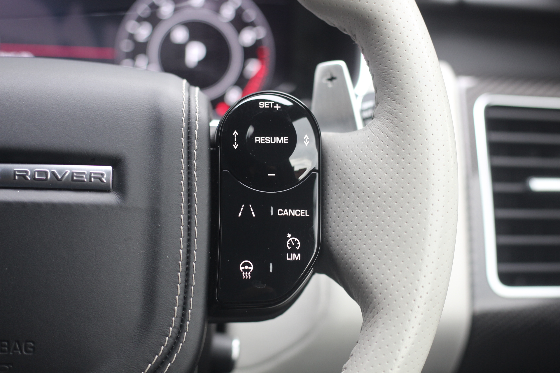 2020 (20) Land Rover Range Rover Sport 5.0 P575 V8 SVR Auto 4WD Euro 6 (s/s) 5dr