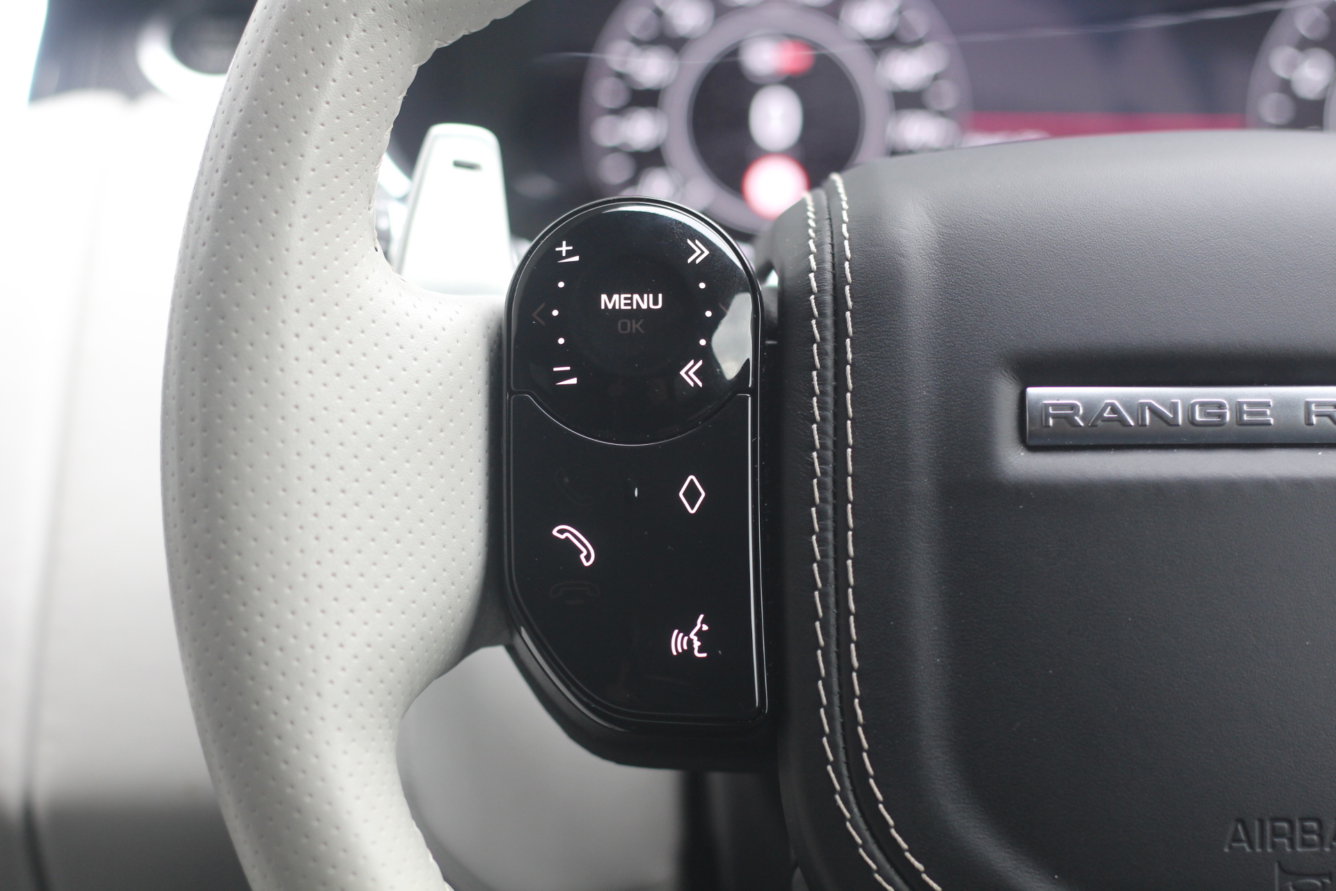 2020 (20) Land Rover Range Rover Sport 5.0 P575 V8 SVR Auto 4WD Euro 6 (s/s) 5dr