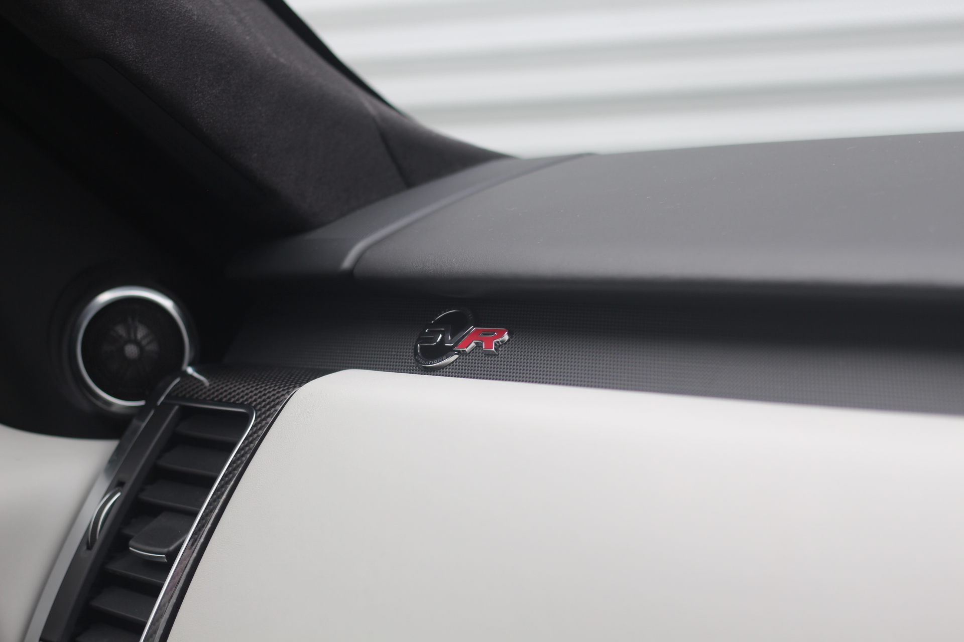 2020 (20) Land Rover Range Rover Sport 5.0 P575 V8 SVR Auto 4WD Euro 6 (s/s) 5dr