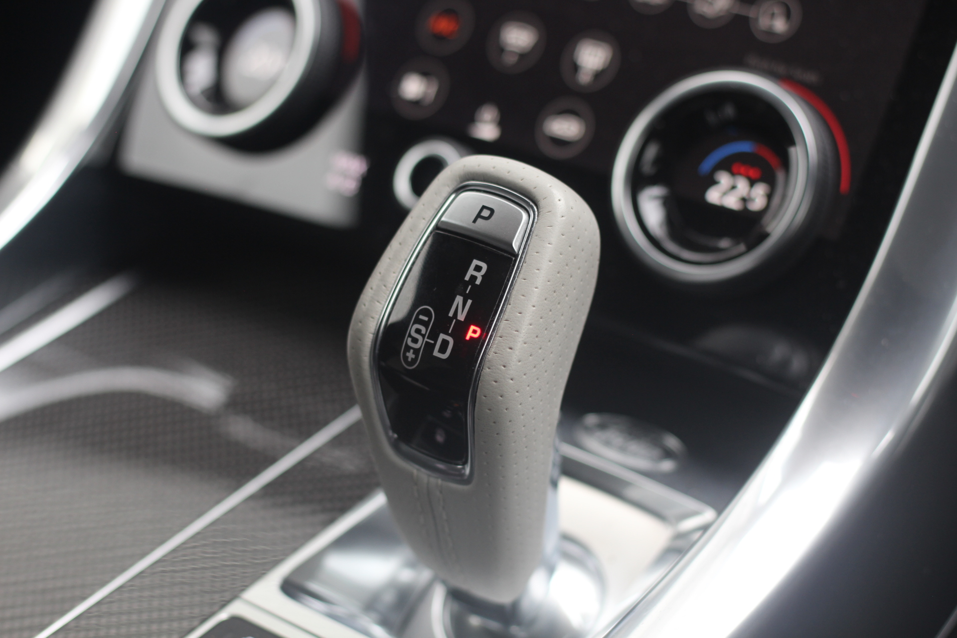 2020 (20) Land Rover Range Rover Sport 5.0 P575 V8 SVR Auto 4WD Euro 6 (s/s) 5dr