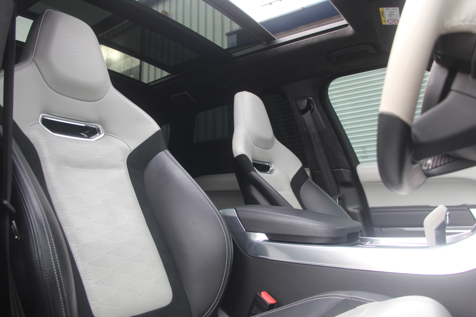 2020 (20) Land Rover Range Rover Sport 5.0 P575 V8 SVR Auto 4WD Euro 6 (s/s) 5dr