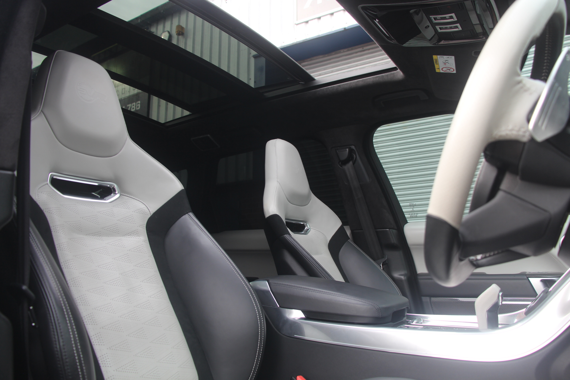 2020 (20) Land Rover Range Rover Sport 5.0 P575 V8 SVR Auto 4WD Euro 6 (s/s) 5dr