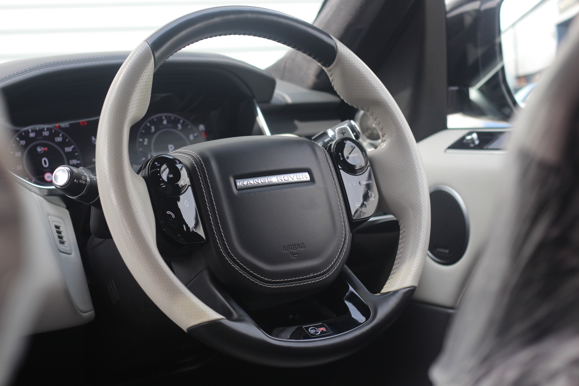 2020 (20) Land Rover Range Rover Sport 5.0 P575 V8 SVR Auto 4WD Euro 6 (s/s) 5dr