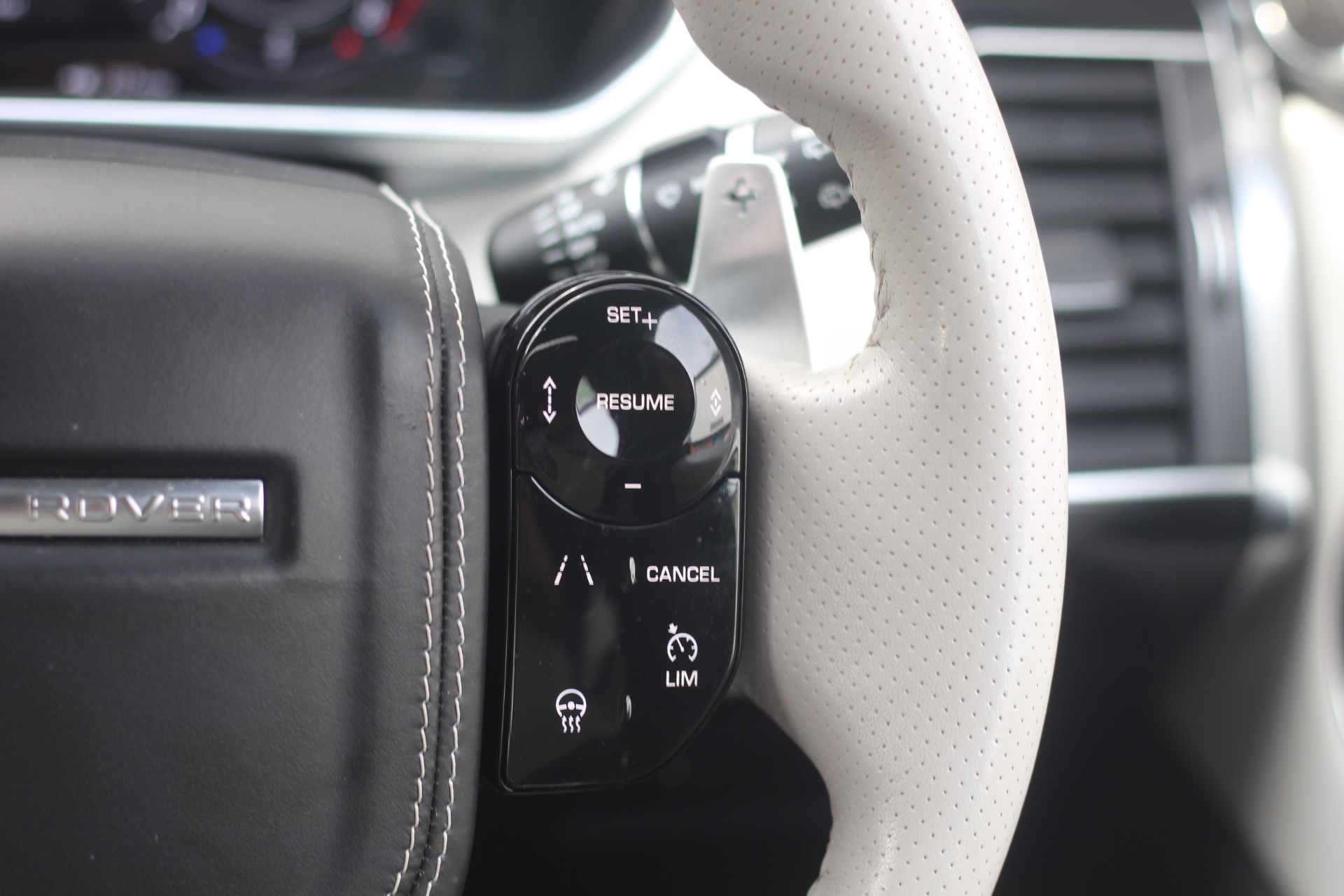 2020 (20) Land Rover Range Rover Sport 5.0 P575 V8 SVR Auto 4WD Euro 6 (s/s) 5dr