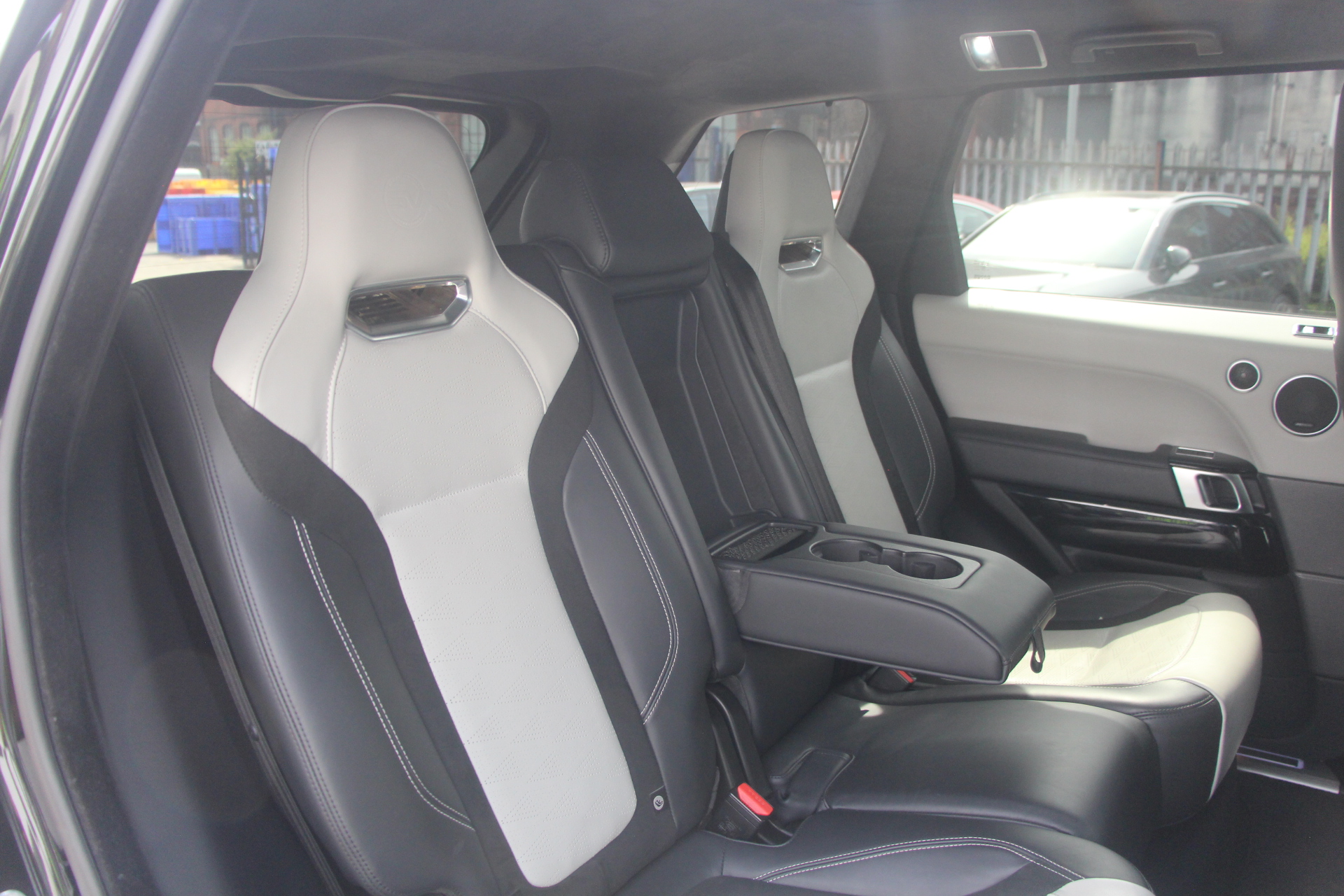 2020 (20) Land Rover Range Rover Sport 5.0 P575 V8 SVR Auto 4WD Euro 6 (s/s) 5dr