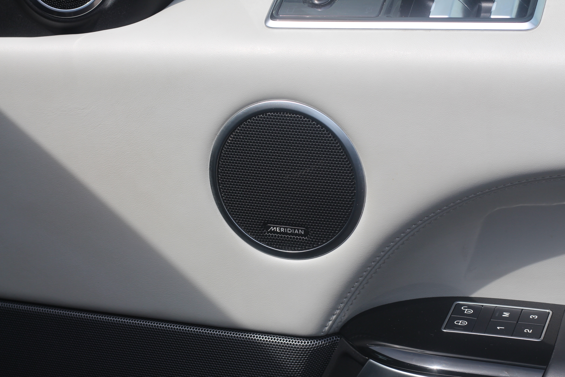 2020 (20) Land Rover Range Rover Sport 5.0 P575 V8 SVR Auto 4WD Euro 6 (s/s) 5dr