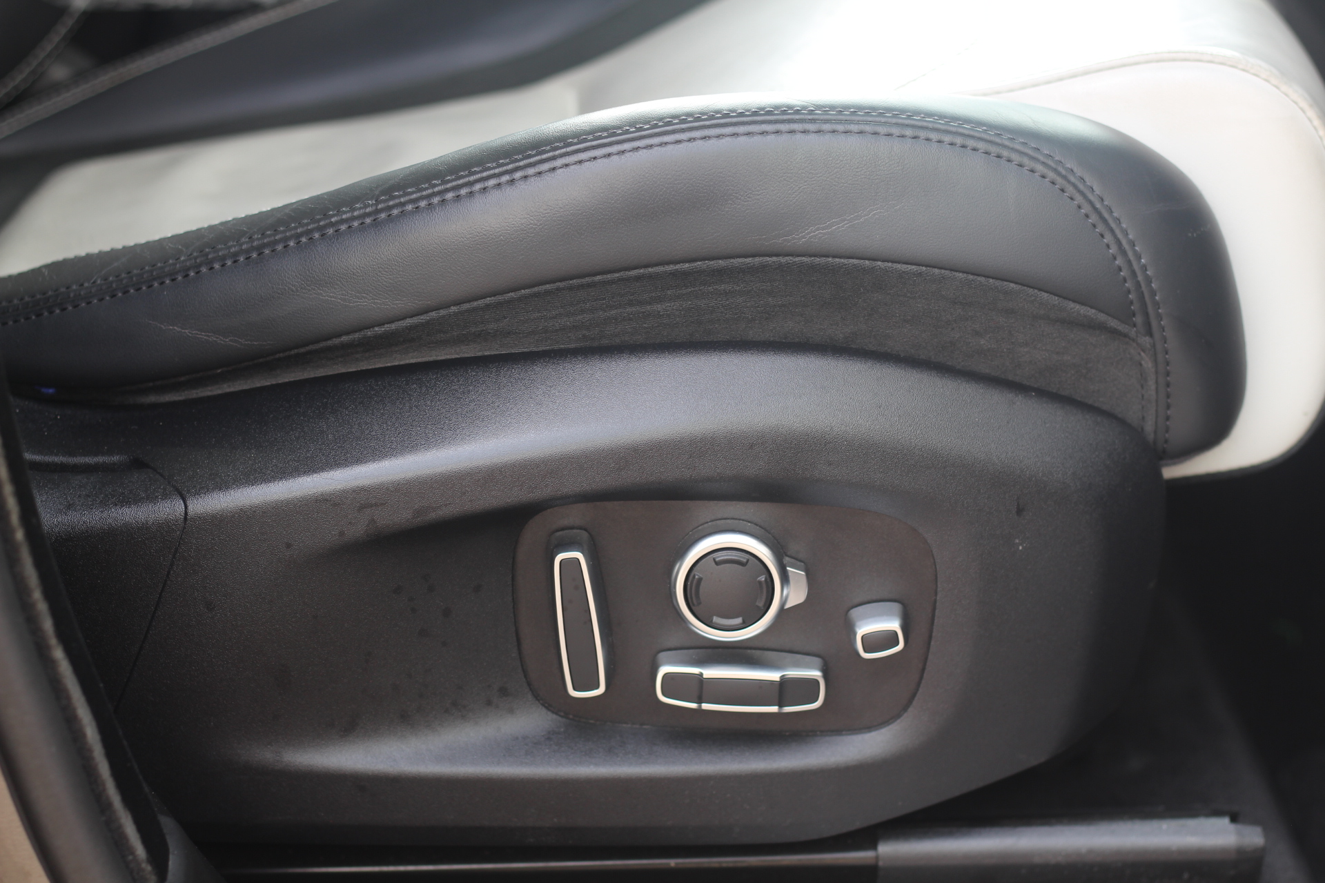 2020 (20) Land Rover Range Rover Sport 5.0 P575 V8 SVR Auto 4WD Euro 6 (s/s) 5dr