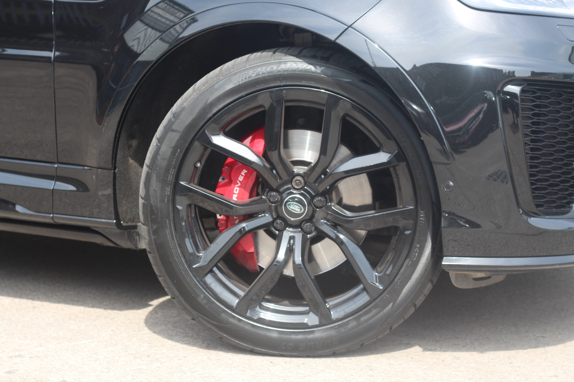 2020 (20) Land Rover Range Rover Sport 5.0 P575 V8 SVR Auto 4WD Euro 6 (s/s) 5dr