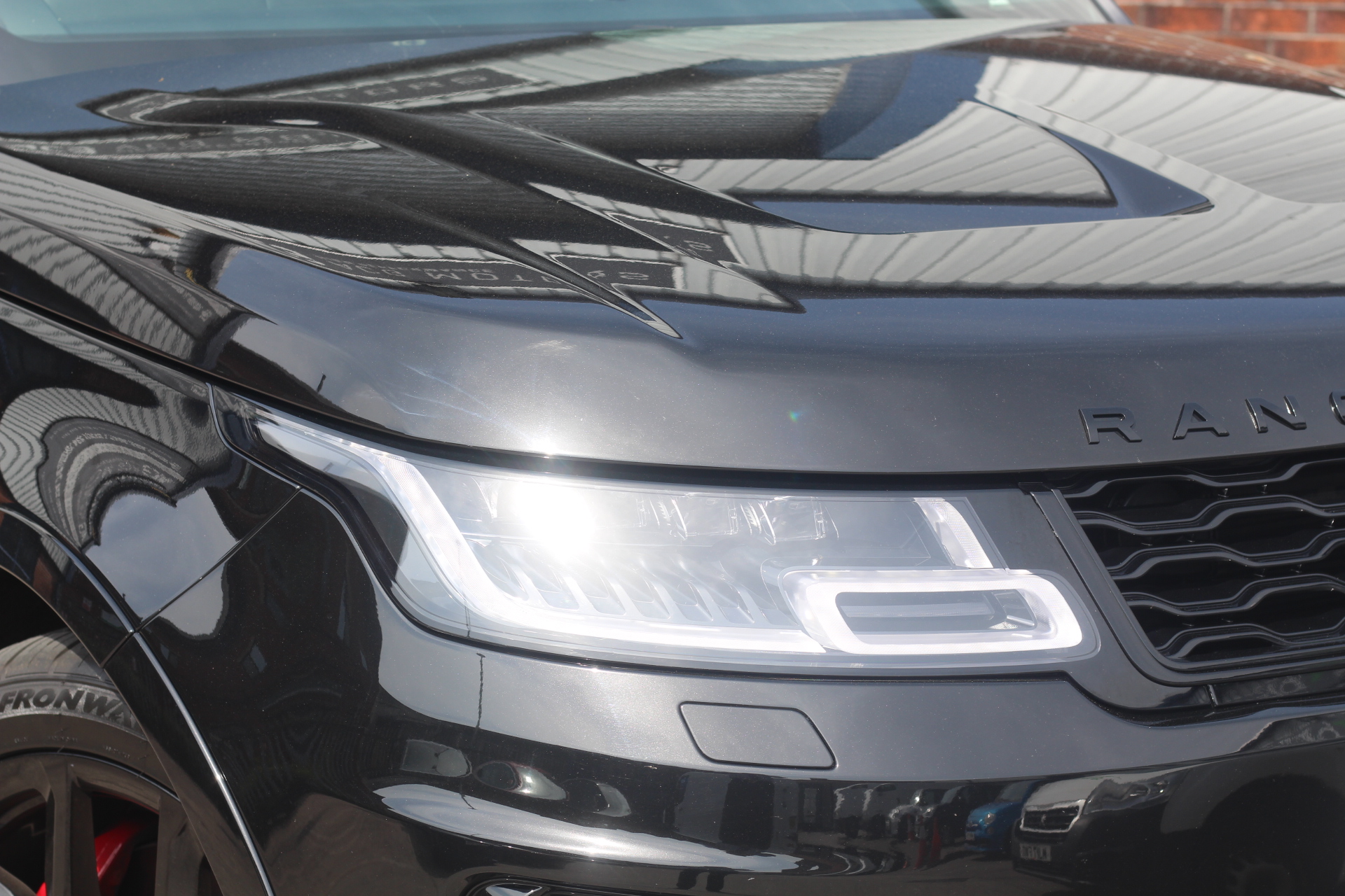 2020 (20) Land Rover Range Rover Sport 5.0 P575 V8 SVR Auto 4WD Euro 6 (s/s) 5dr