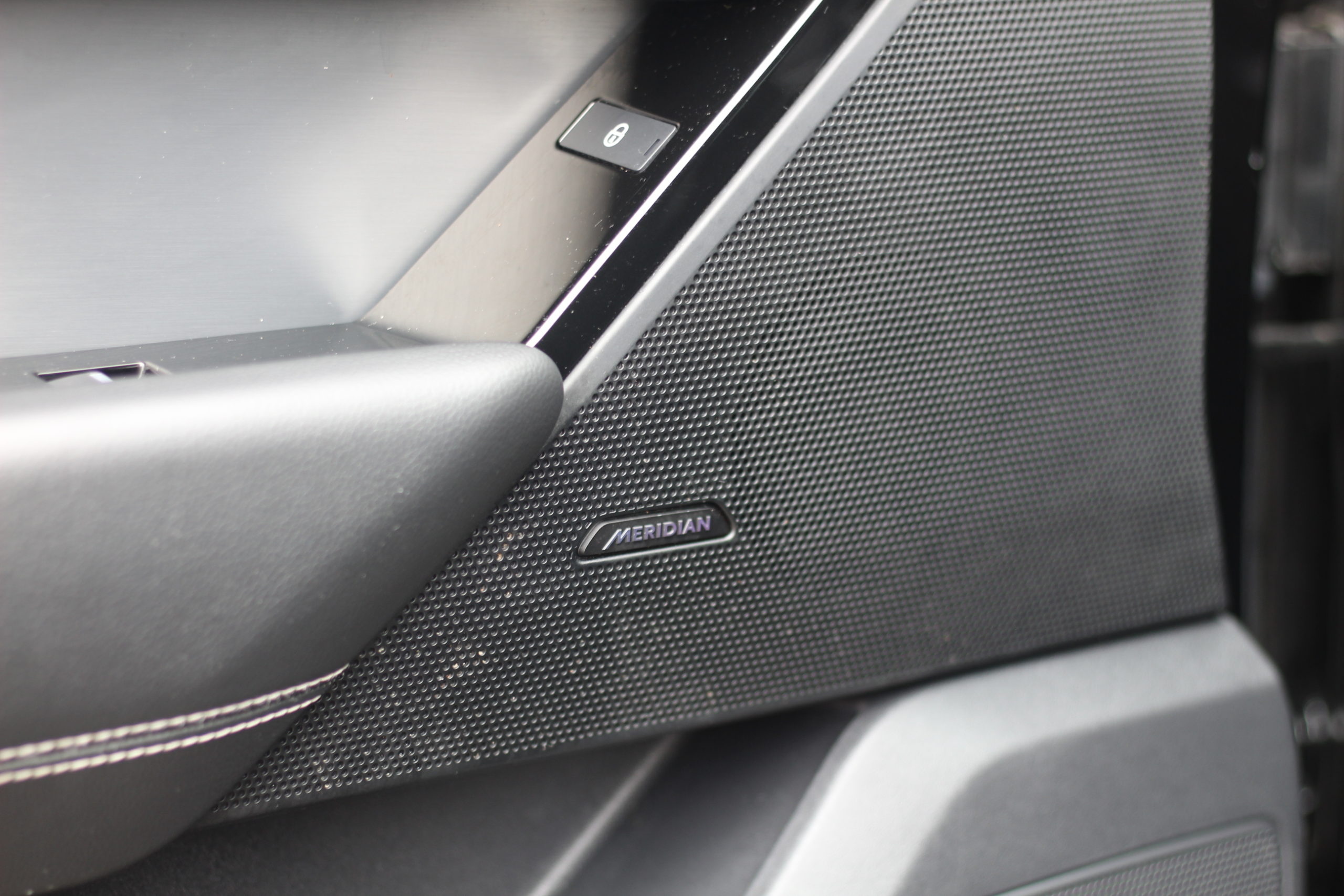 2019 (69) Land Rover Range Rover Velar 2.0 D180 R-Dynamic S Auto 4WD Euro 6 (s/s) 5dr