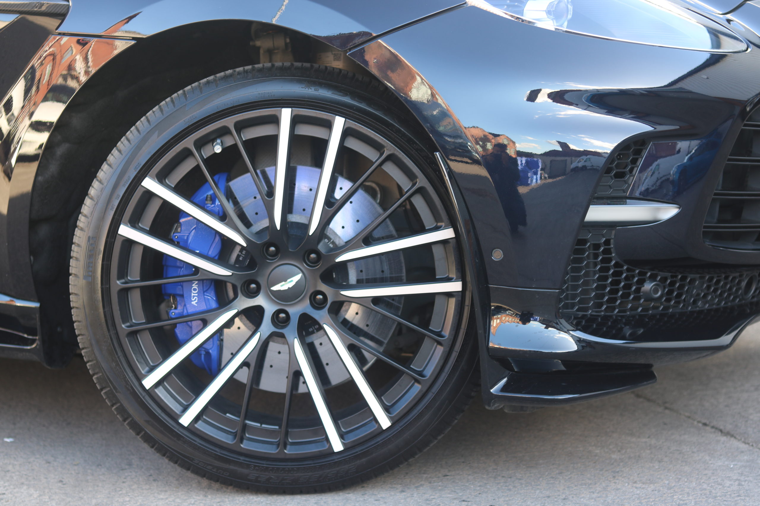 2023 (23) Aston Martin DBX 4.0 V8 707 Auto 4WD Euro 6 (s/s) 5dr