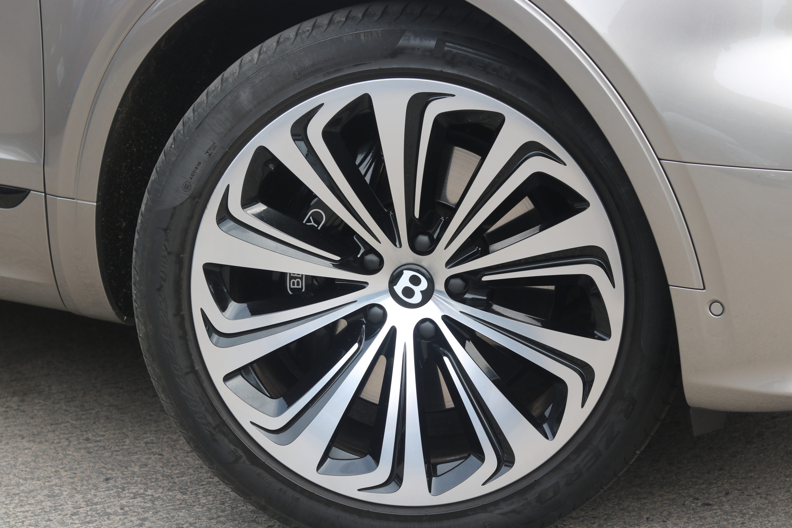 2022 (22) Bentley Bentayga 3.0 TFSi V6 17.3kWh Auto 4WD Euro 6 (s/s) 5dr