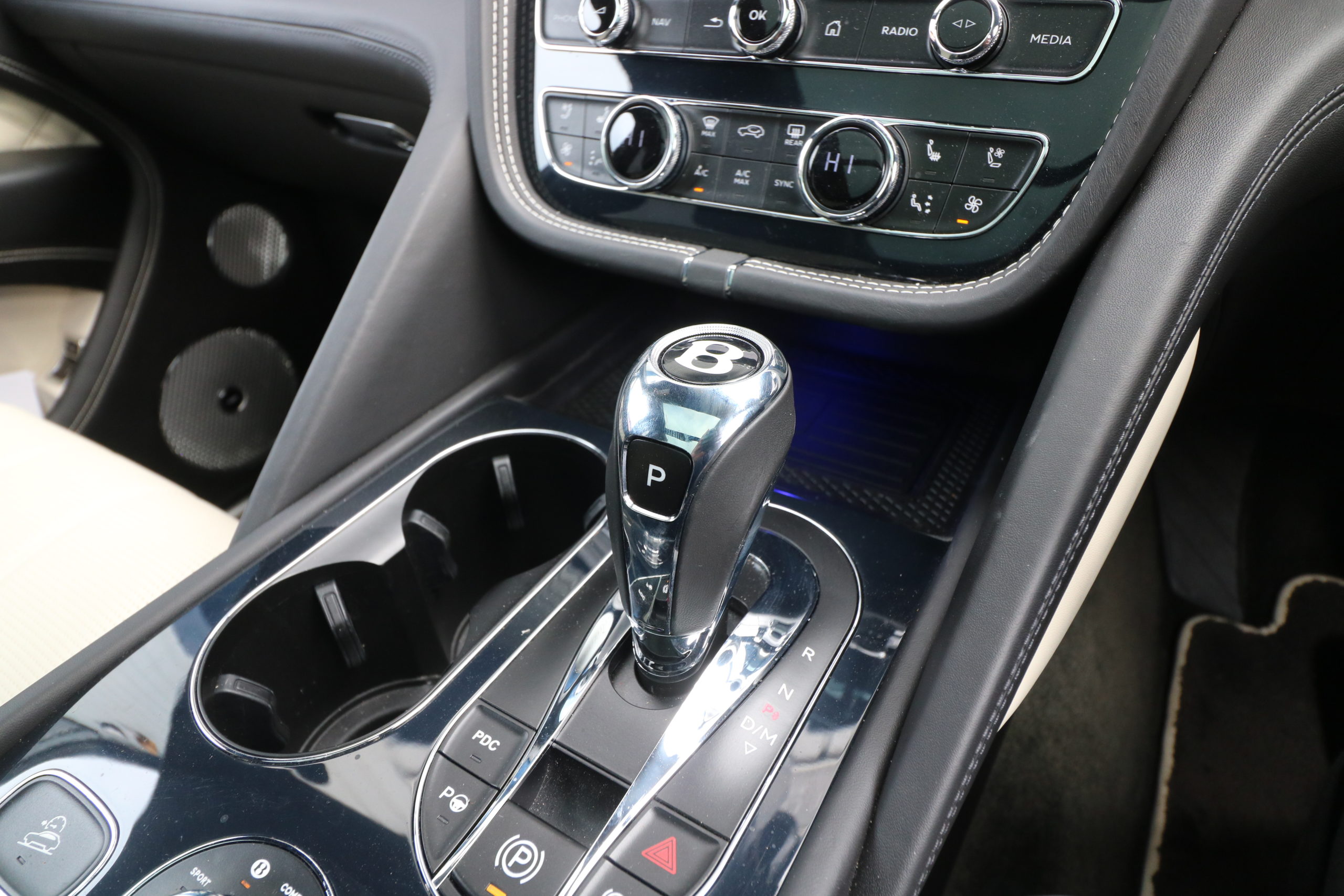 2022 (22) Bentley Bentayga 3.0 TFSi V6 17.3kWh Auto 4WD Euro 6 (s/s) 5dr