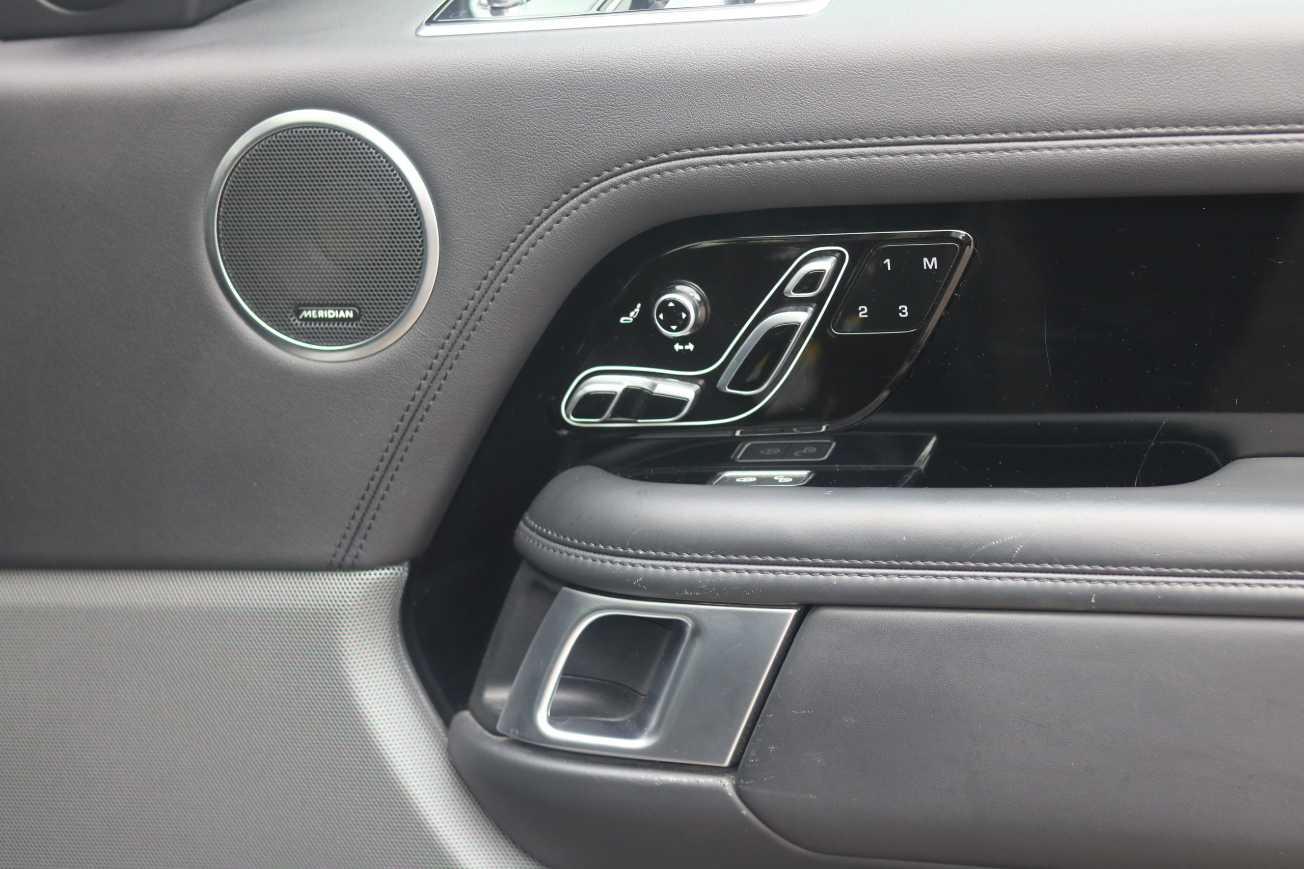 2020 (70) Land Rover Range Rover 2.0 P400e 12.4kWh Westminster Auto 4WD Euro 6 (s/s) 5dr