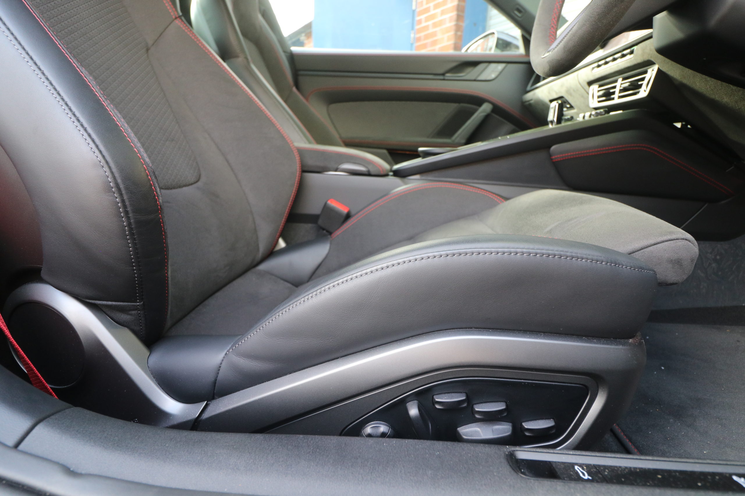 2025 (25) Porsche 911 3.6 T-Hybrid 992 4 GTS Targa PDK 4WD Euro 6 (s/s) 2dr