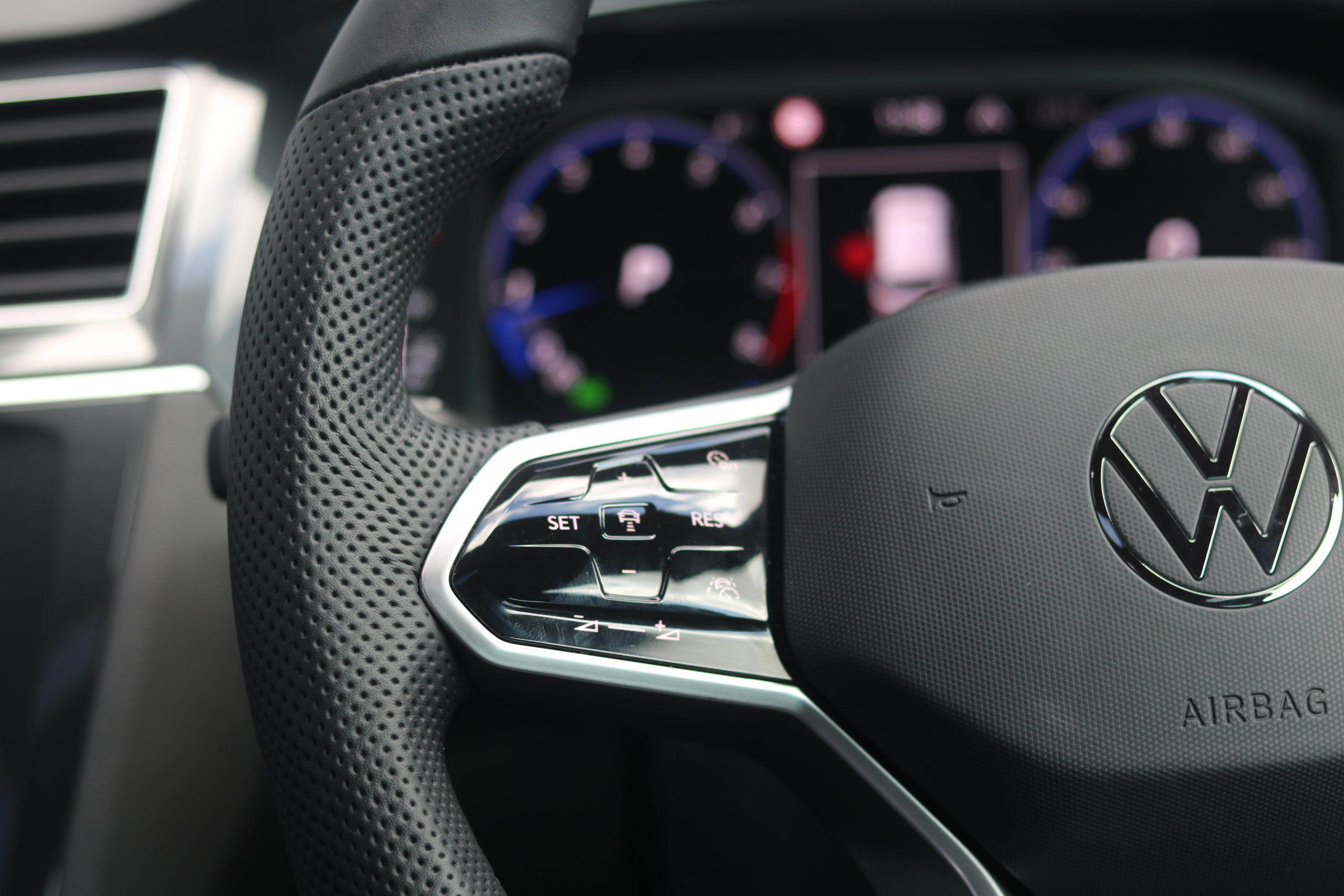 2022 (22) Volkswagen Tiguan 1.5 TSI R-Line DSG Euro 6 (s/s) 5dr