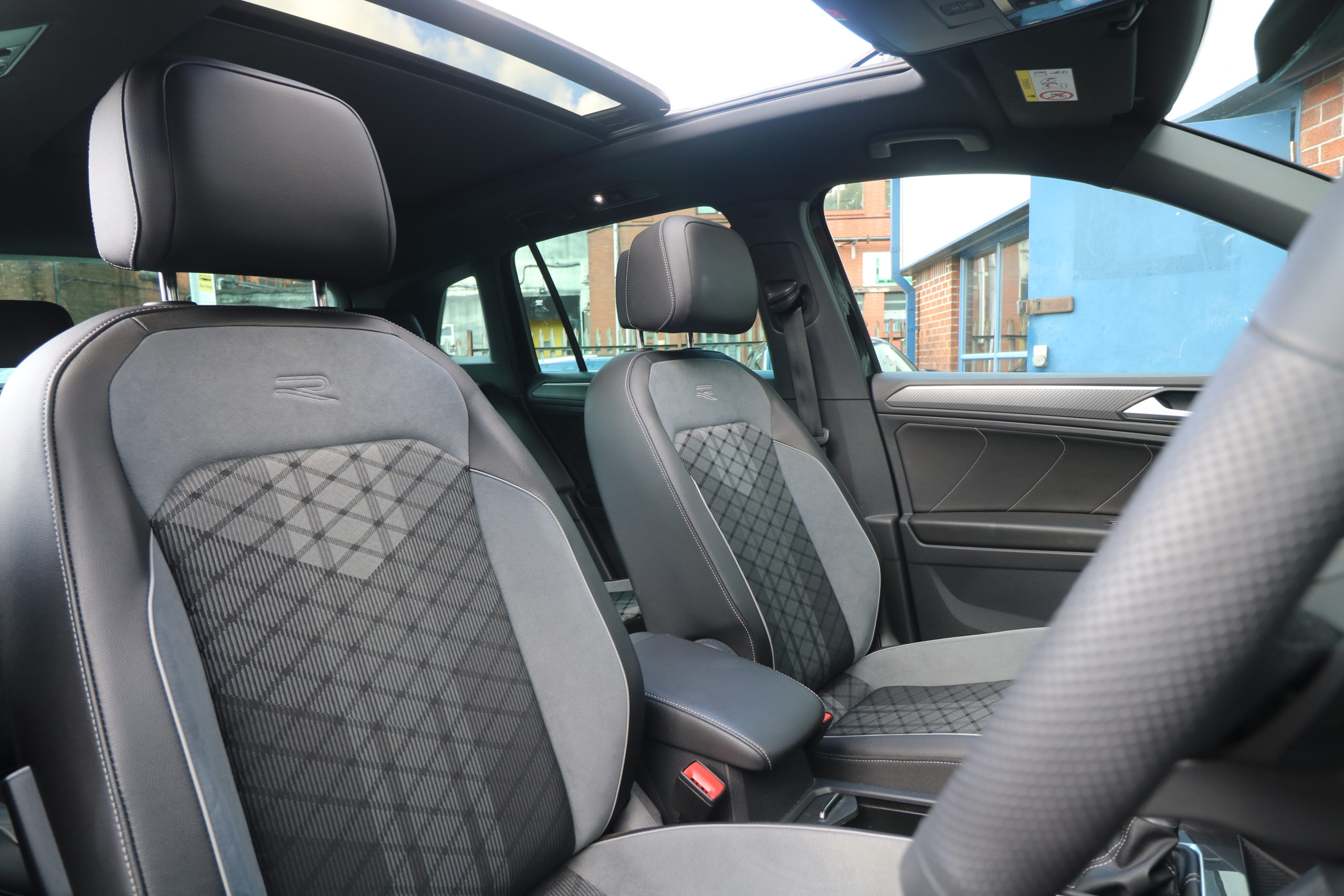 2022 (22) Volkswagen Tiguan 1.5 TSI R-Line DSG Euro 6 (s/s) 5dr