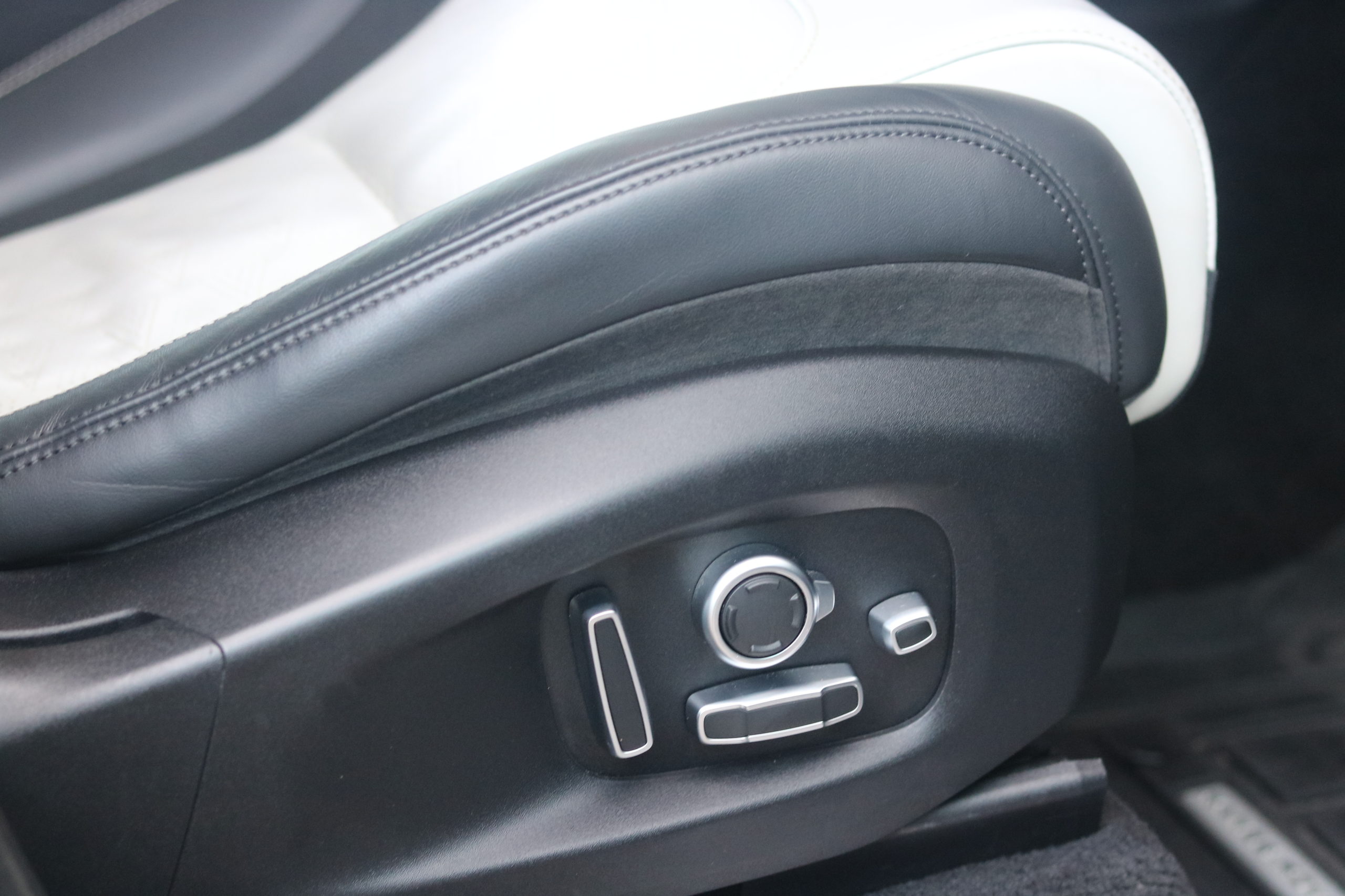 2022 (22) Land Rover Range Rover Sport 5.0 P575 V8 SVR Auto 4WD Euro 6 (s/s) 5dr