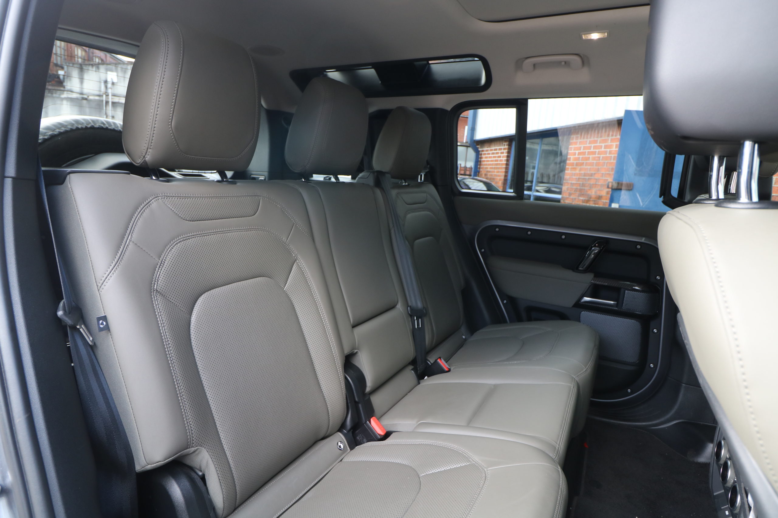 2023 (23) Land Rover Defender 110 3.0 D250 MHEV HSE Auto 4WD Euro 6 (s/s) 5dr